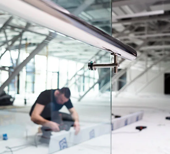 Deltona, FL highly skilled glass repair technicians